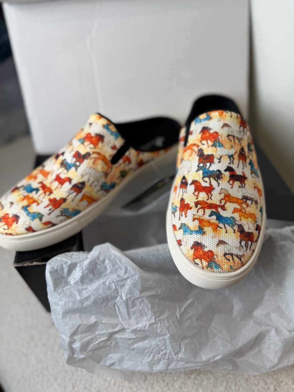 Montana West White Slip-On Sneakers with Multicolor Horse Print - Picture 3 of 9